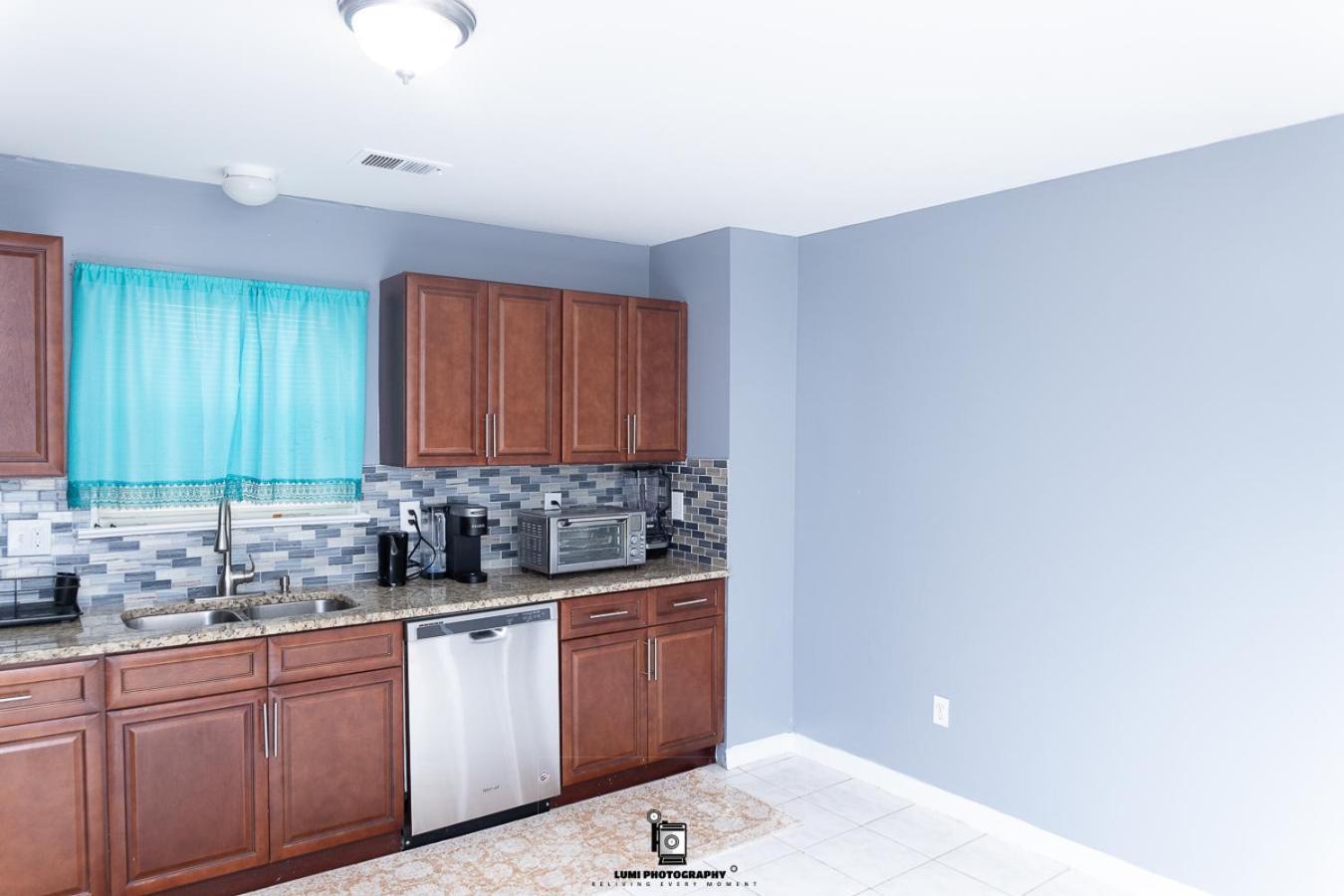 Newark Airport Oasis: Spacious 3-Bed Near EWR & NYC Exterior photo